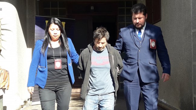 Detuvieron a sujeto que grababa bajo las faldas de las mujeres en Chillán