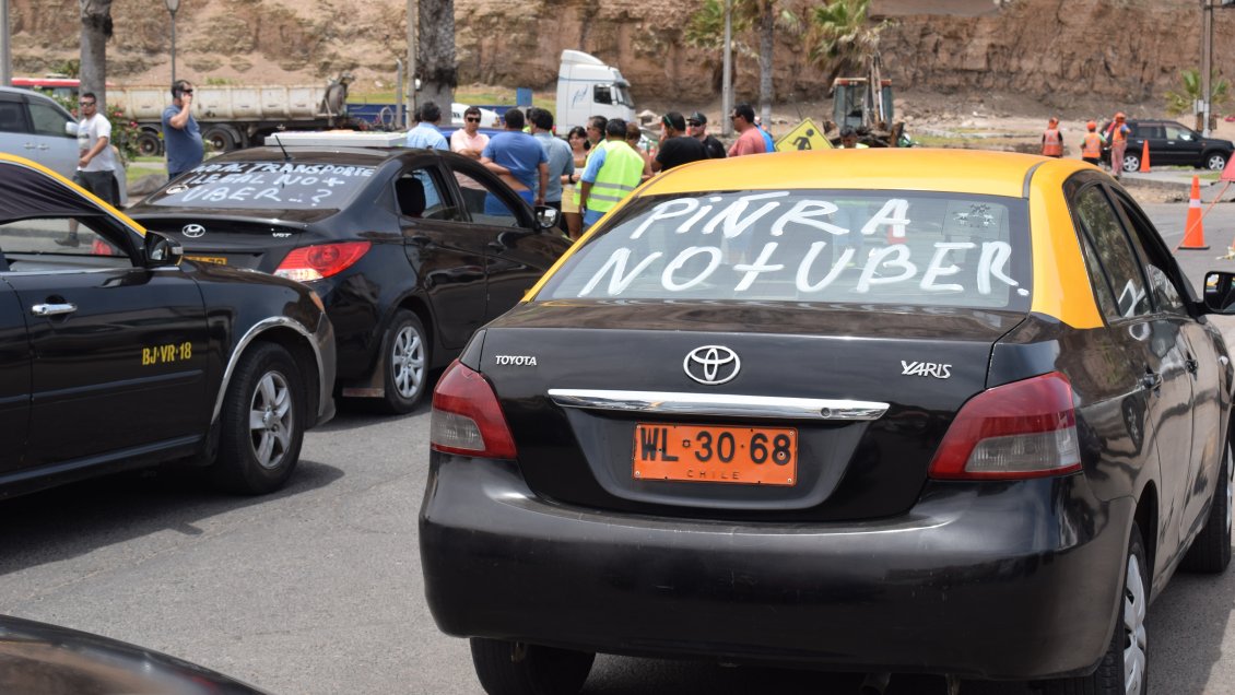 Taxistas protagonizaron protesta durante visita de Sebastián Piñera a Arica