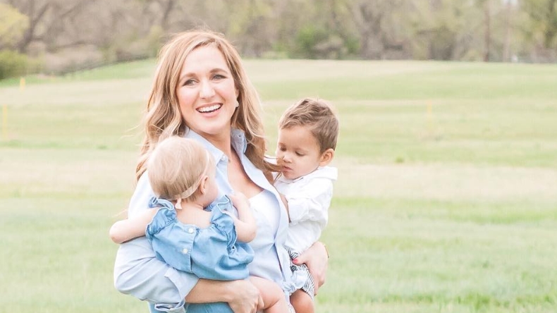 Mujer adoptó a dos niños y descubrió que eran hermanos biológicos