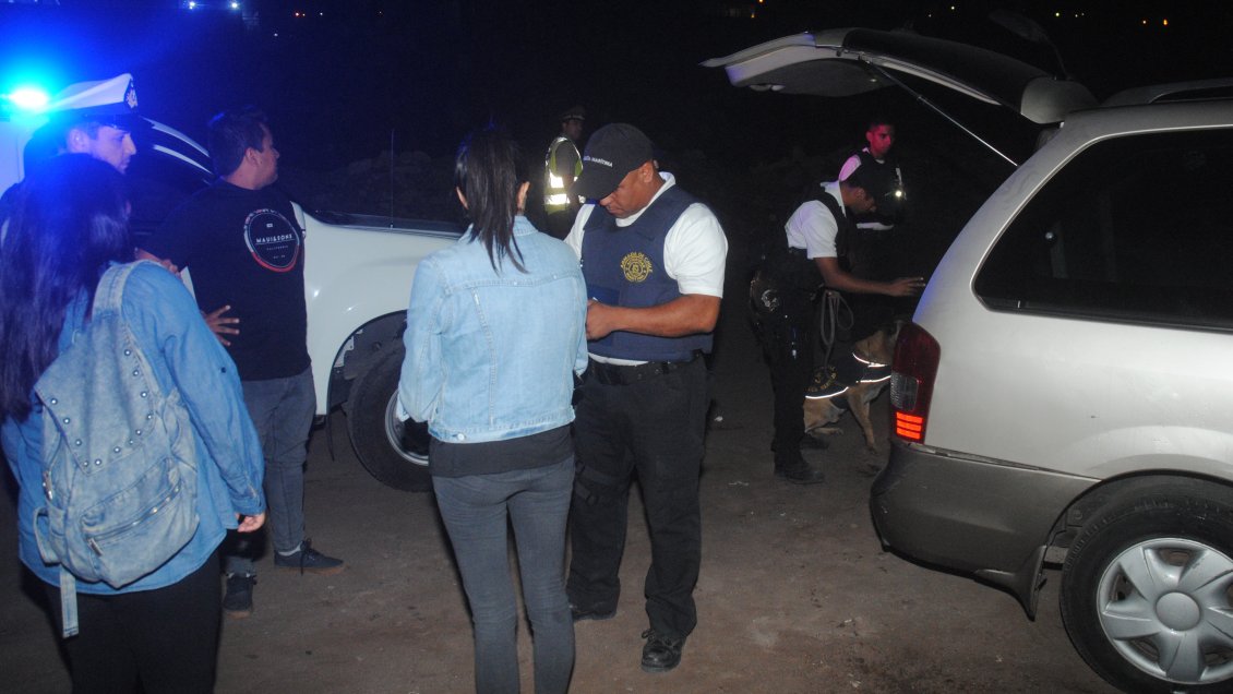 Fiscalización en playas de Iquique dejó detenidos por consumo de alcohol