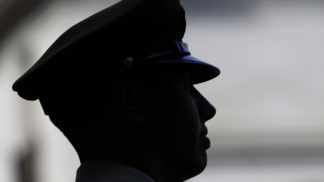 Formalizarán a dos ex carabineros por falsear títulos universitarios