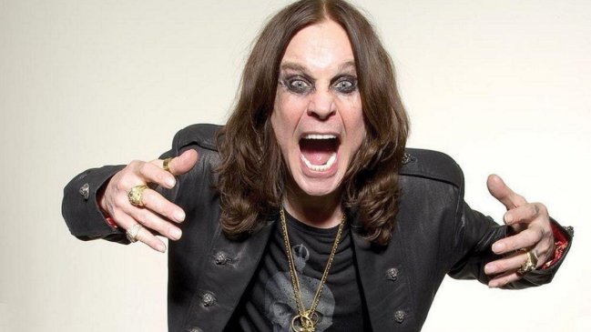 Ozzy Osbourne conmemora aniversario de la mordedura al murciélago con peluche
