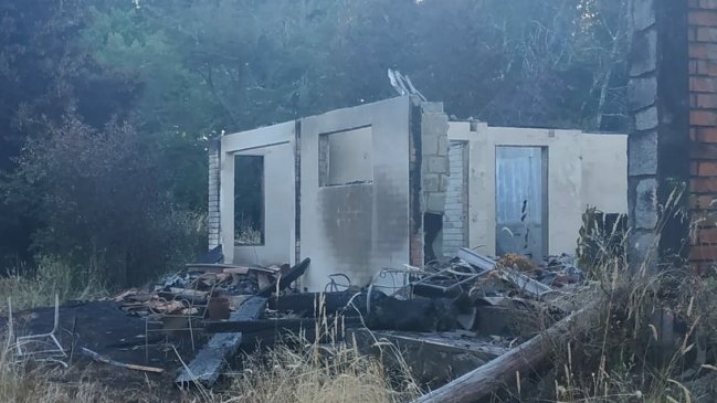 PDI indaga posible intencionalidad en incendio en casa y galpón en Collipulli