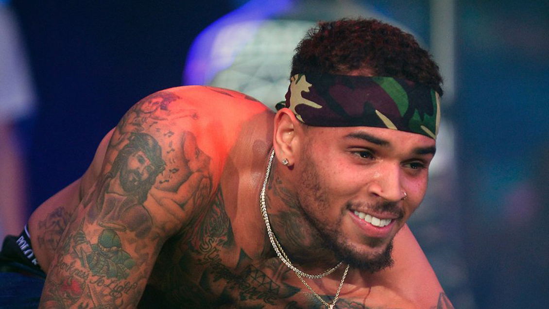 Rapero Chris Brown fue detenido en Francia por presunta violación