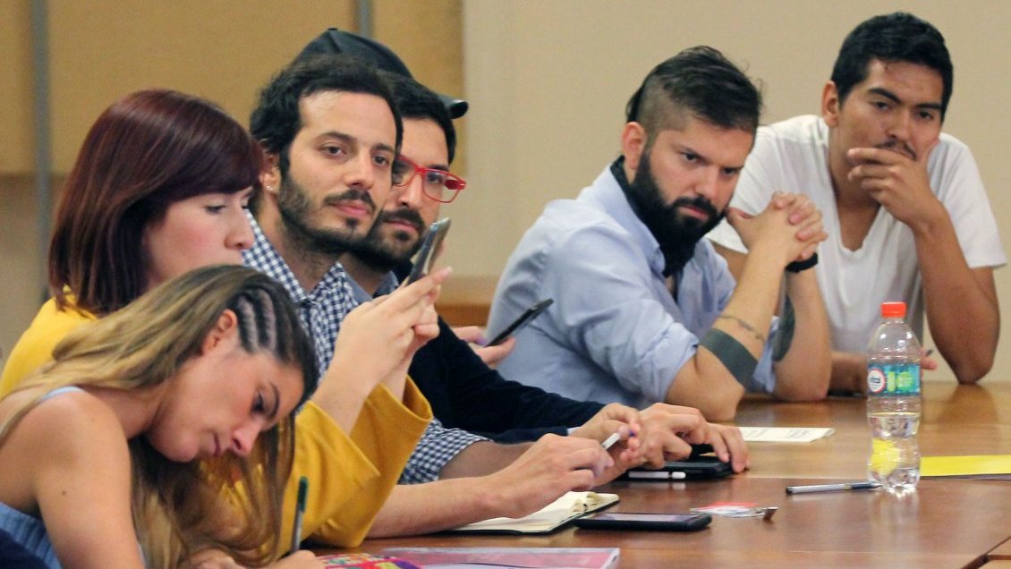 Frente Amplio postergó votación para analizar continuidad en pacto de gobernabilidad de la Cámara Baja