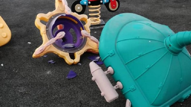 Desconocidos destruyeron juegos infantiles en Iquique