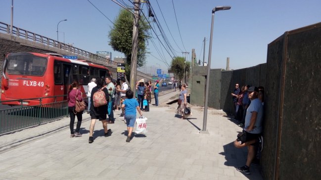 Línea 3: Falta de información y paraderos complica a pasajeros en Los Libertadores