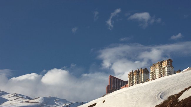 Investigación apunta a Valle Nevado por contaminación en el río Mapocho