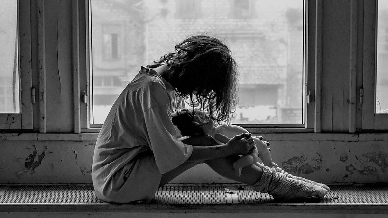 Joven violada por su hermano fue amenazada por su propia madre: 