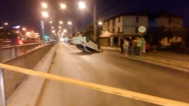 Persecución policial terminó con auto volcado en La Granja