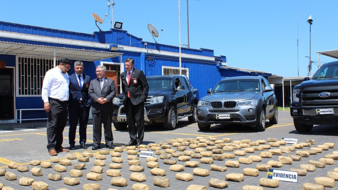 Prisión preventiva para banda que ocultaba más de 200 kilos de cocaína en neumáticos de camión