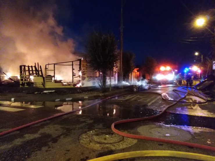 Ñuble: Incendio consumió por completo la Biblioteca Municipal de Coelemu