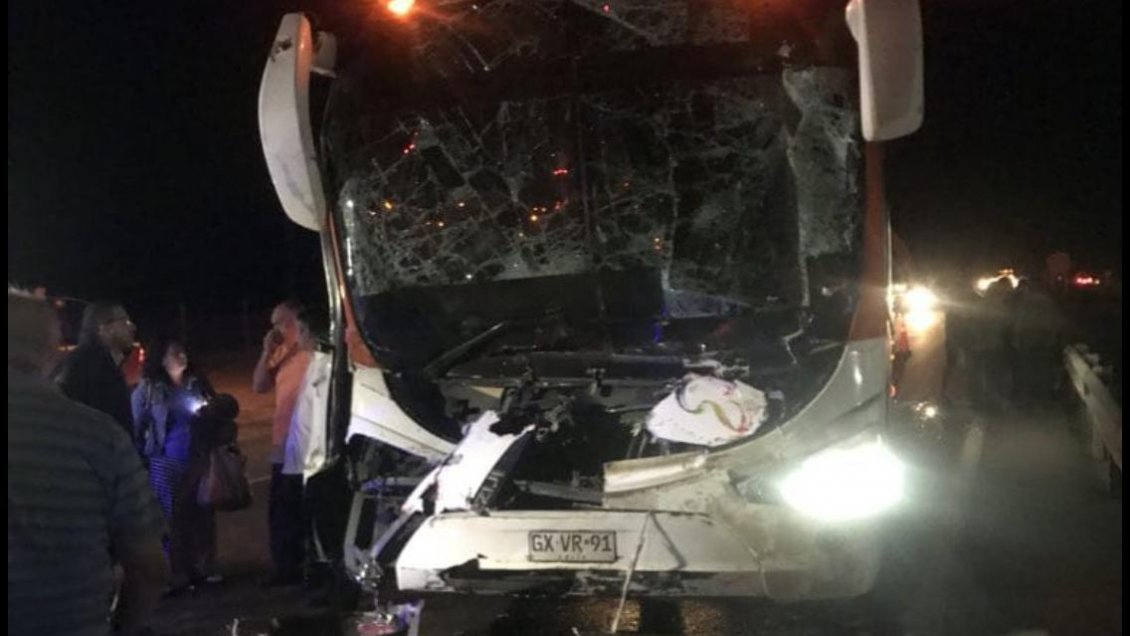 Antofagasta: Colisión por alcance entre bus y camión dejo 14 lesionados en Ruta 5 Norte