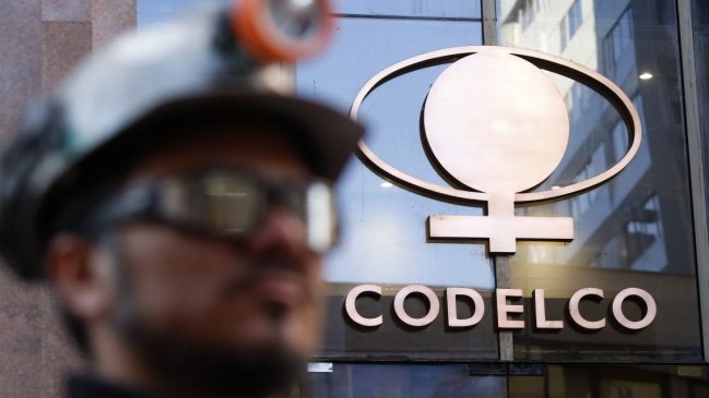 Trabajadores bloquean accesos a División Gabriela Mistral de Codelco