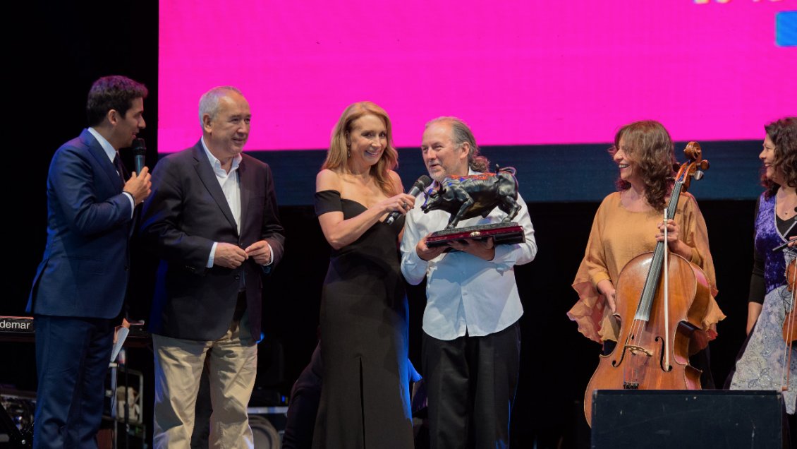 Osorno: Damas Gratis y María José Quintanilla dieron el vamos a festival de la Leche y la Carne