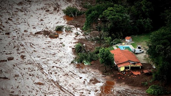 Evacuan a pobladores ante riesgo de rotura de otra represa en Brasil