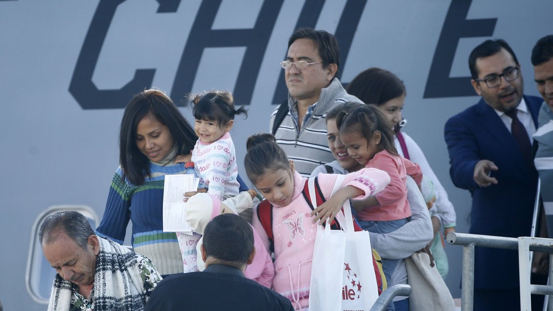 Gobierno confirmó autorización de Venezuela para traer a 100 chilenos de regreso al país
