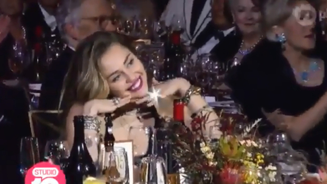 La especial reacción de Miley Cyrus cuando Liam Hemsworth la llamó esposa en público