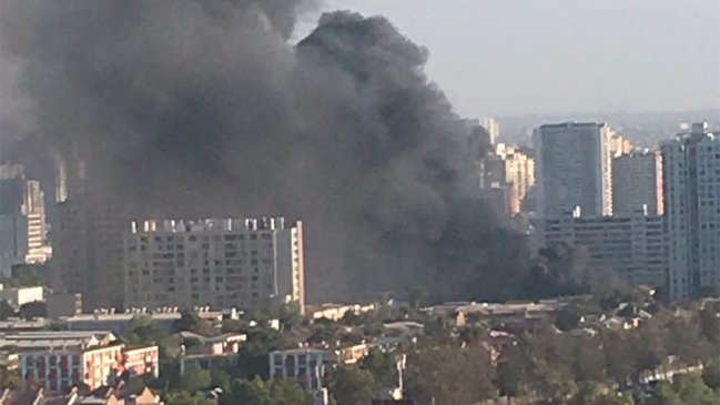Incendio afectó a inmueble en cercanías del Parque O'Higgins