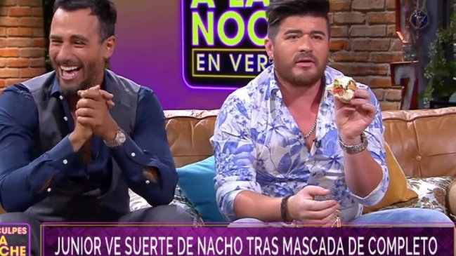 Junior Playboy le vio la suerte a Nacho Gutiérrez en un completo y provocó incomodidad