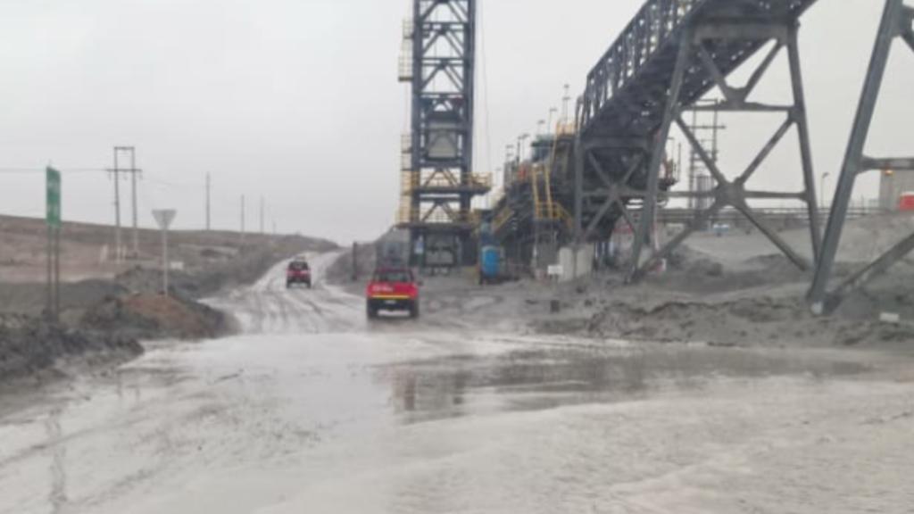 Las lluvias obligaron a suspender la operación de faenas mineras en El Loa