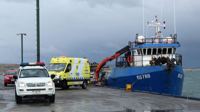 Pescadores fueron rescatados minutos antes del hundimiento de su lancha