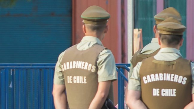 Comunera acusada de quemar a dos carabineros con agua hirviendo denunció a los policías