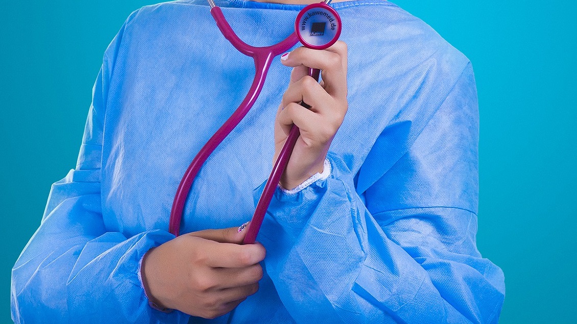 Doctora perdió su licencia médica por tener relaciones con paciente enfermo de cáncer