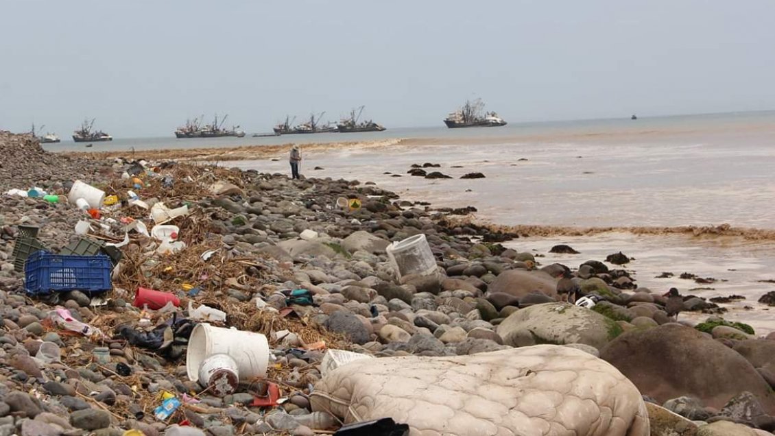 Arica: Decretan el cierre de playa Chinchorro tras contaminación por bajada de ríos