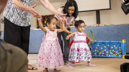 Las ex siamesas butanesas, a punto para regresar a su país