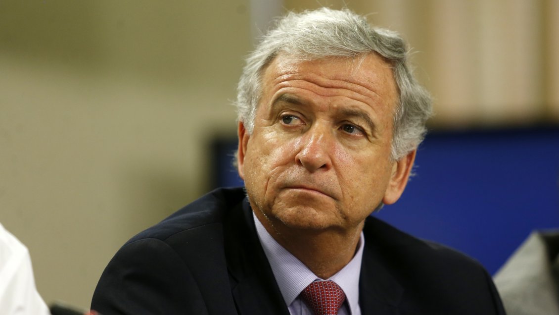 Ministro Larraín advierte desaceleración si no se aprueba su reforma tributaria