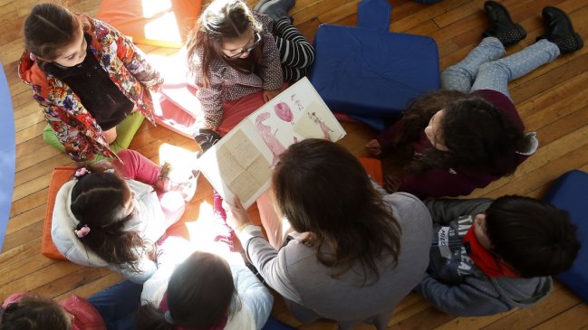 Bibliotecas móviles recorrerán Chile promoviendo la lectura infantil