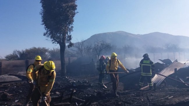 Cuatro viviendas fueron consumidas en incendio frente al Espacio Broadway