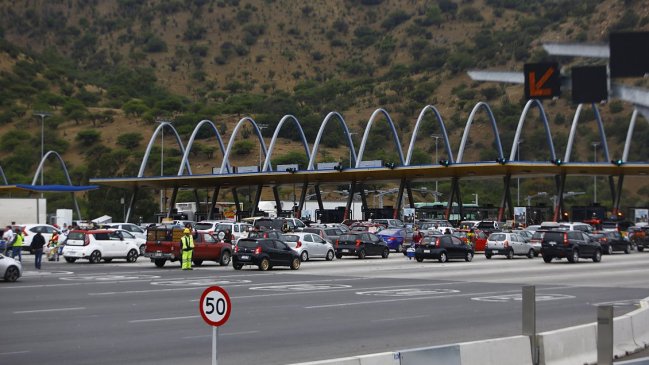 Recambio de veraneantes: Prevén que 360 mil vehículos salgan de Santiago