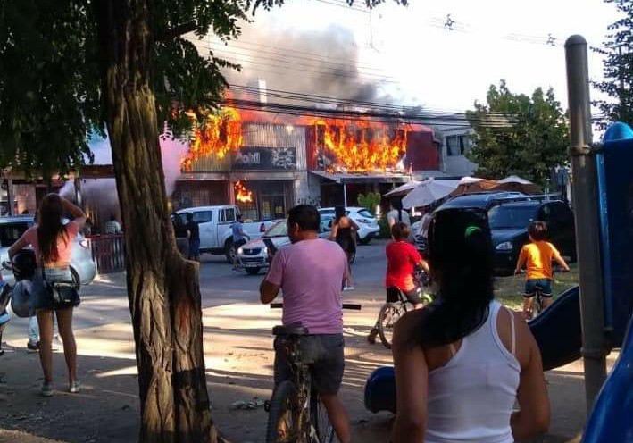 Acuerdan demoler locales comerciales siniestrados en Curicó