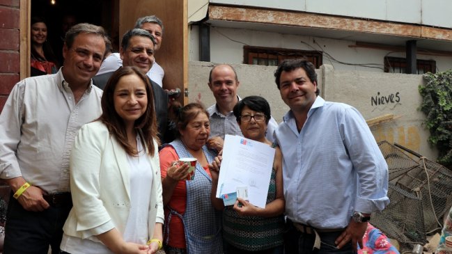 A dos semanas del sismo de Tongoy, Gobierno entrega primeros recursos para reconstrucción de casas