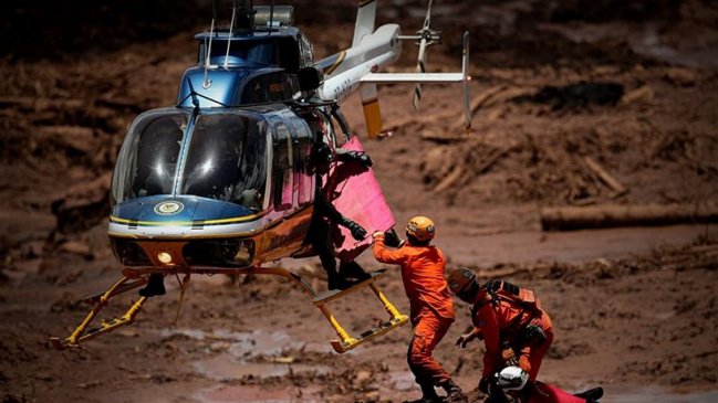 Rescatistas brasileños suspendieron la búsqueda de víctimas por fuertes lluvias