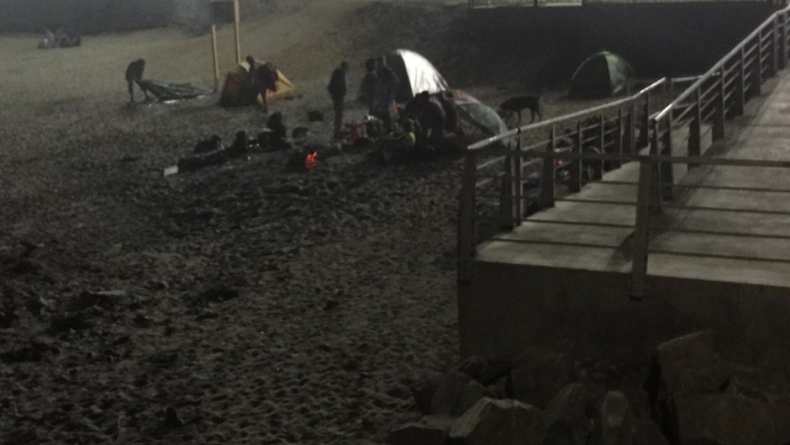 Concejal denuncia fiestas nocturnas en concurrida playa de Iquique
