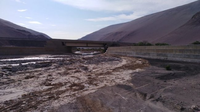 Se suspendió tránsito en ruta que une Arica y Tarapacá por crecida del caudal en cuesta Chiza