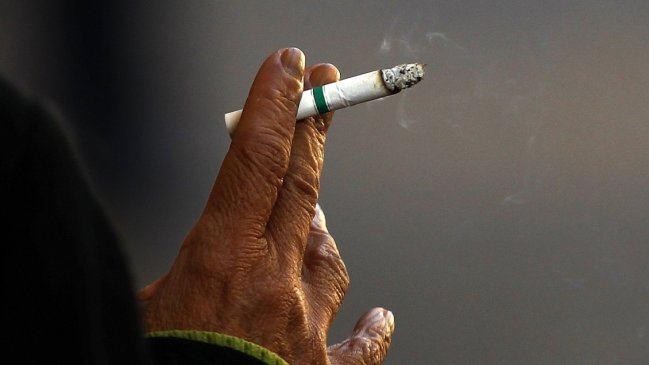  Proyectan prohibir venta de cigarrillos a menores de 100 años en Hawai  