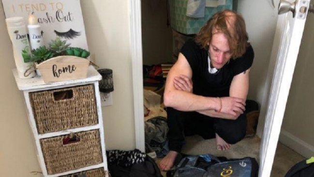 Mujer pensó que un fantasma vivía en su pieza y encontró un hombre en el closet