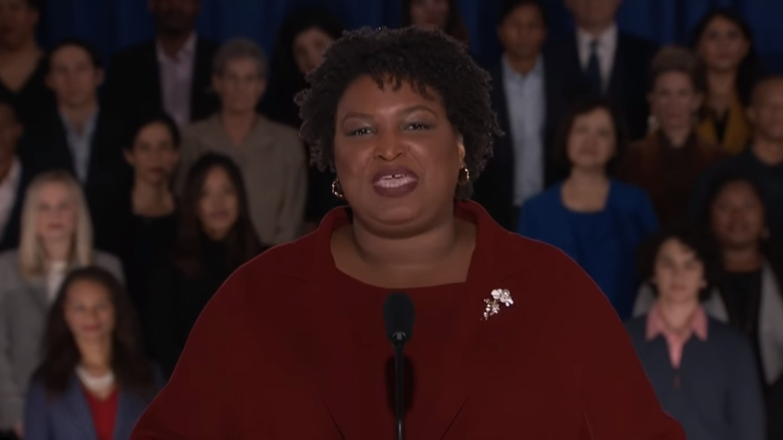 Una escritora afroamericana dio la réplica demócrata a Trump