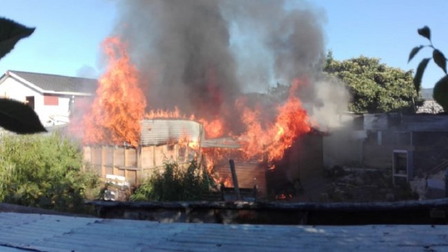 Hualqui: Mujer de 87 años está en riesgo vital tras incendiarse su casa