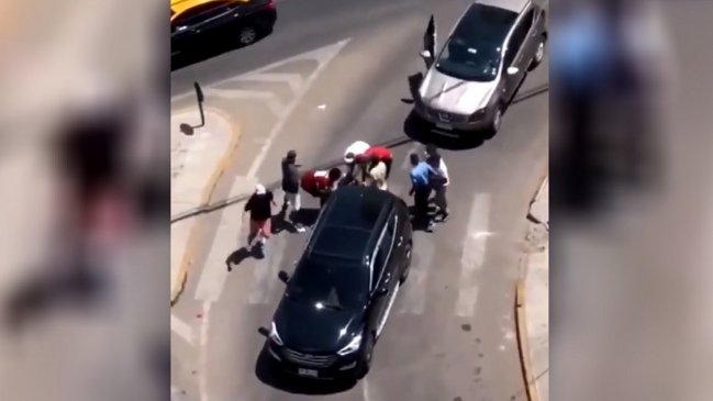 Iquique: PDI detuvo a dos sujetos por violento ataque a un hombre en plena calle