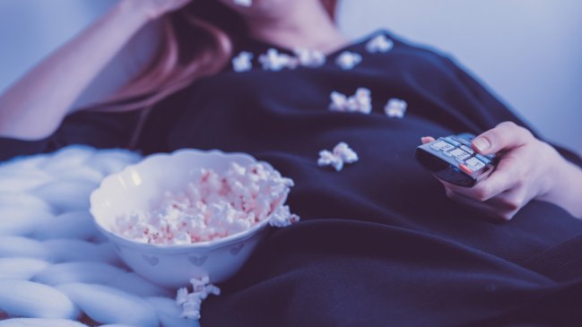 Personas que ven demasiada televisión aumentan riesgo de contraer cáncer