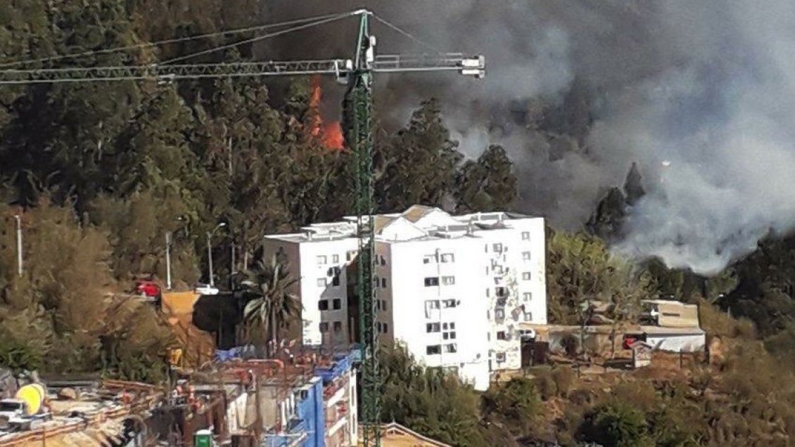 Cancelan alerta roja por incendio forestal de Valparaíso
