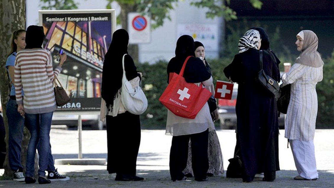 Autoridades y funcionarios no podrán exhibir signos religiosos en Ginebra