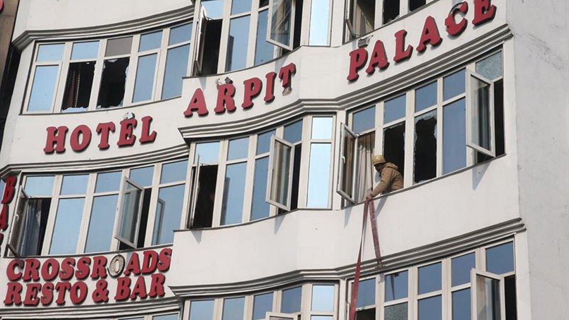 Al menos 17 muertos en incendio de un hotel en India