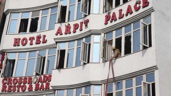 Al menos 17 muertos en incendio de un hotel en India