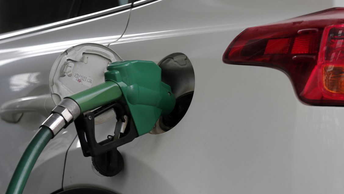 Precios de las bencinas cumplen cuatro meses a la baja